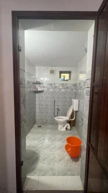 3 bedroom country home with a lush full backyard - Housity
