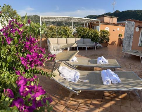 The Rooftop Terrace b&b Double Rooms Private Bathrooms and an equipped Roof Terrace - Housity