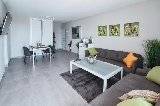 Bubble Seaview 2 Bedroom Apartment - Housity