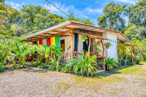 Colibri Ecolodge 3 minutes walk to beach and town - Housity