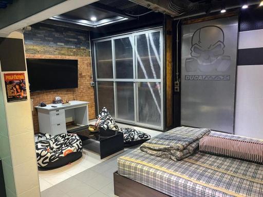 Banana House - Housity