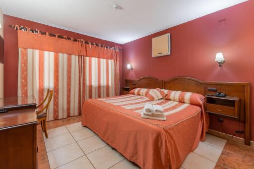 Hotel Puerta de Javalambre - Housity