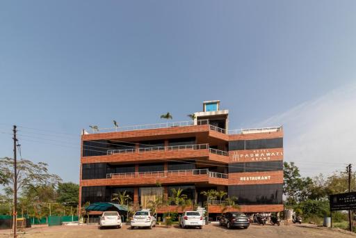 Hotel Padmawati Grand - Housity