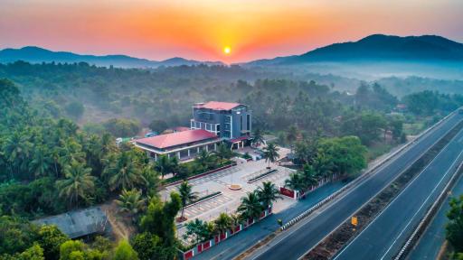 Hotel Aaradhya Adorer - Housity