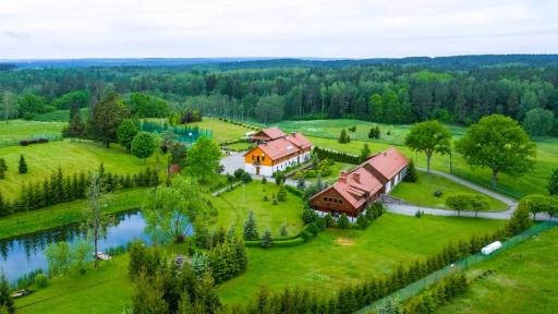 Funaberia -25 hektarowa luksusowa posiadłość z basenem, jacuzzi, sauną, boiskiem wielofunkcyjnym - Housity