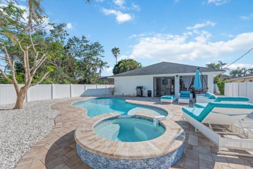 Close to Vanderbilt Beach home! - Housity