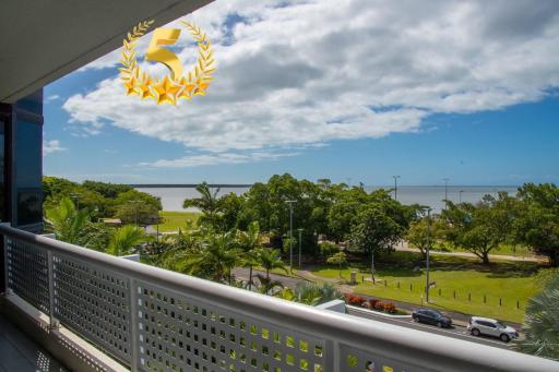 Cairns Luxury Waterview Apartment - Housity
