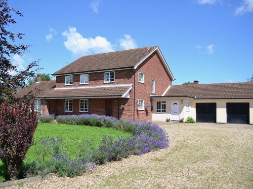 Marsh Farmhouse - Housity