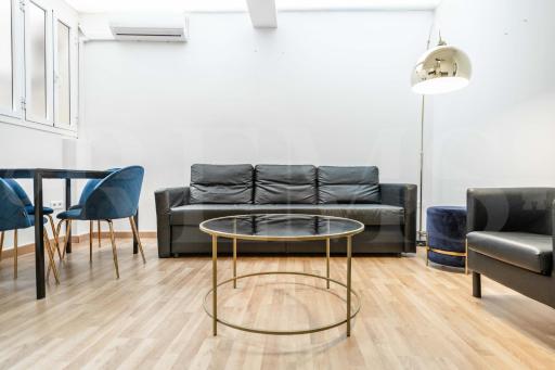 Large Apartment in the heart of Málaga by REMS - Housity
