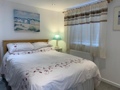 Self contained annex with bedroom bathroom sitting room and kitchenette - Housity