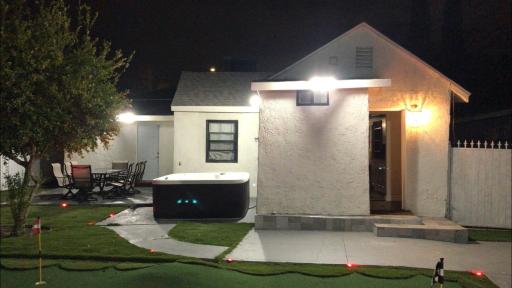 Entire 3 Bedroom Home with Golf Putting & hot spa - Housity