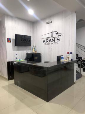 HOTEL ARANS TRUCK - Housity