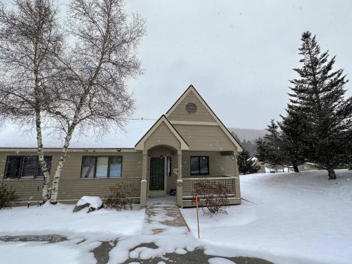 F14 Bretton Woods Condo along golf course short walk from Omni Mount Washington Hotel - Housity