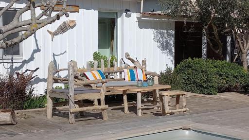 Family house with swimming pool & garden, Camargue - Housity