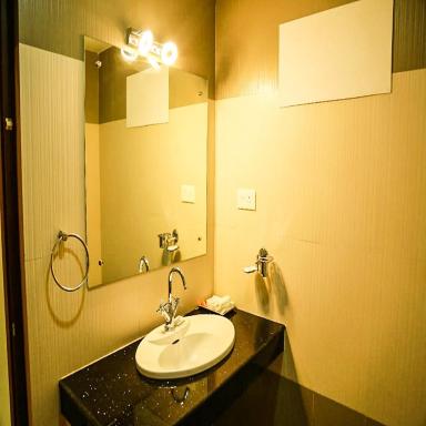 Sea Breeze Rest Inn - Housity