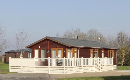 Ryedale Lodge with Hot Tub - Housity