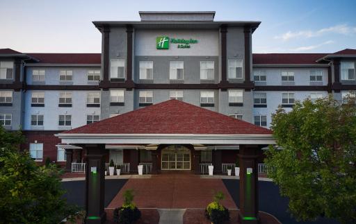 Holiday Inn Hotel & Suites Madison West, an IHG Hotel - Housity