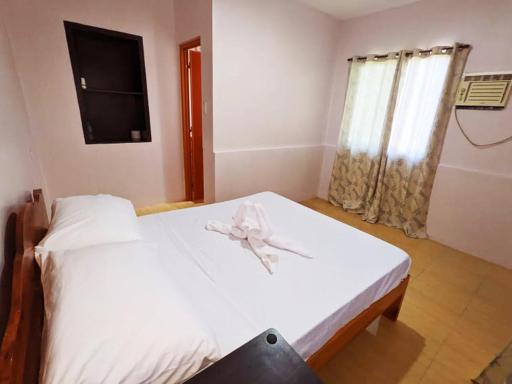 Magroon's Bar & Guesthouse, Moalboal - Housity