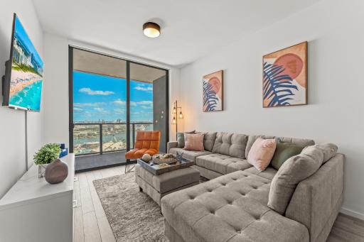TR Miami 2 Bedroom Condo and Studio with Balcony - Hizvo