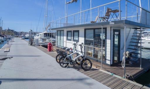 ALMALO Floating House - Casa Galleggiante - Housity