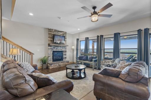 Lakefront Haven home - Housity