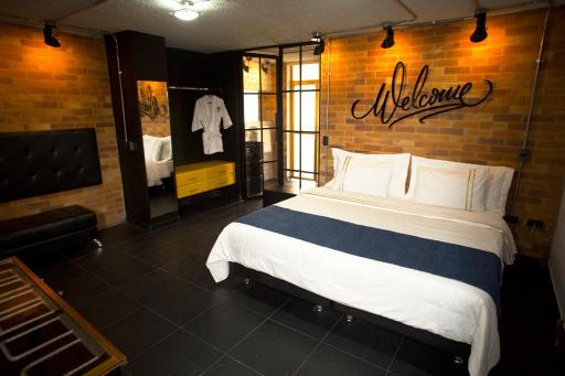 Hotel D' Leon - Housity