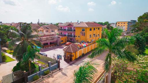 Hilton View Hotel - Housity