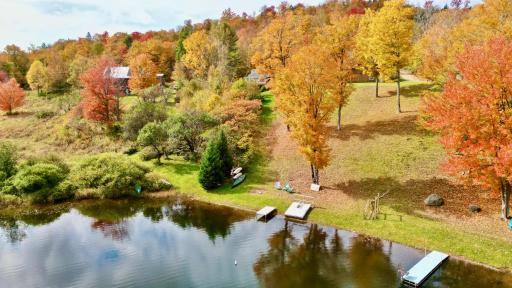 Stunning Lake Front! Modern+Chic+Cosy pet friendly - Housity