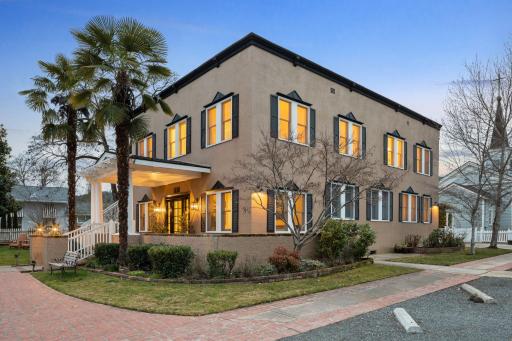 Magnolia Hotel - Housity