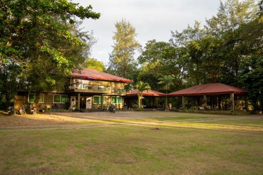 The Farmhouse at Iba Botanicals - Housity