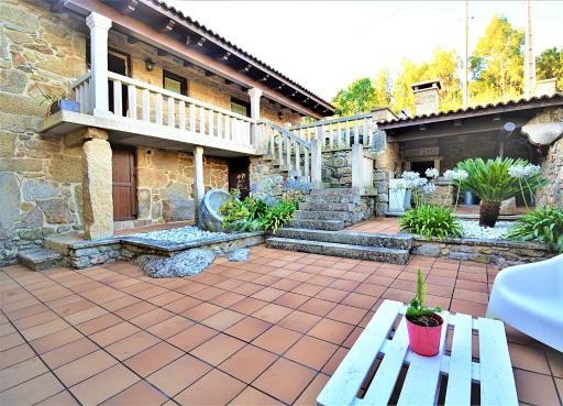 GALIHOST - Impresionante Casa Rural en Meis - Housity