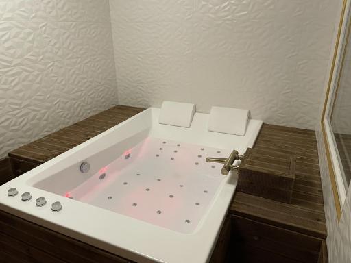 L instant Spa - Housity