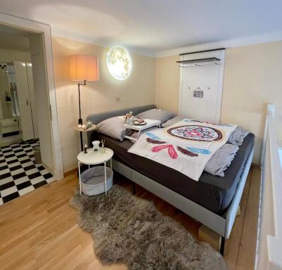 Cute, Quiet and Central - Self Check In - Housity