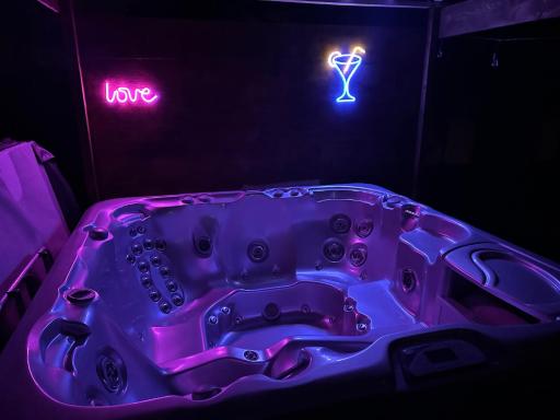 Romantic room sauna jacuzzi - Housity