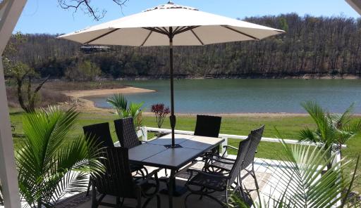 Lakehouse has Spectacular View plus Easy Access! - Housity