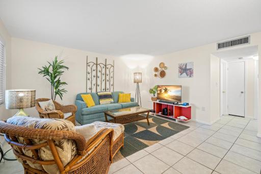Waves 18 - Housity
