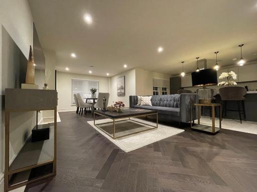 Stunning 2BA, 2BR Apt, Desirable Chigwell CHCL F6 - Housity