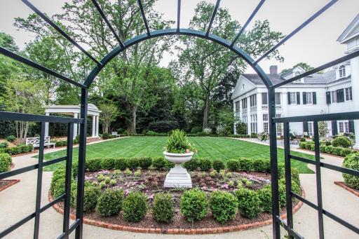 The Duke Mansion - Housity