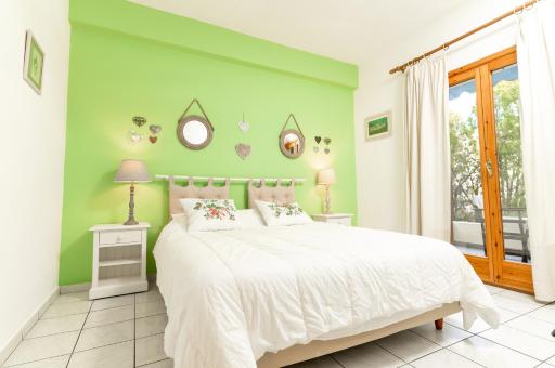 Xenios Zeus - Housity