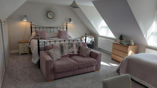 Westwood Lodge B & B Boston - Housity