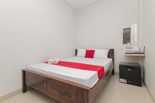 RedDoorz @ Gedangan Sidoarjo - Housity
