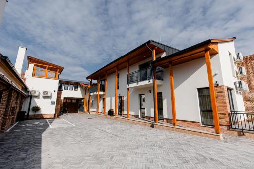 H11 ROOMS ESZTERGOM - Housity