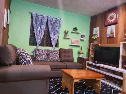 3Bedroom & 2 Bathroom Affordable Baguio Homestay - Housity