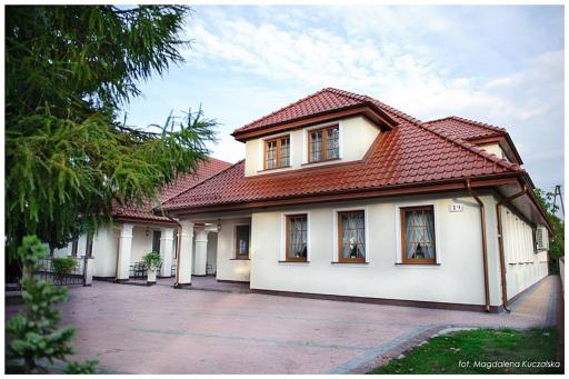 Restauracja Ambrozja i Pokoje gościnne - Housity
