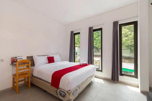 RedDoorz near Kaza Mall Surabaya - Housity