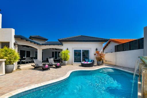 NEW Top Location Rooftop Terrace with Ocean View - Housity