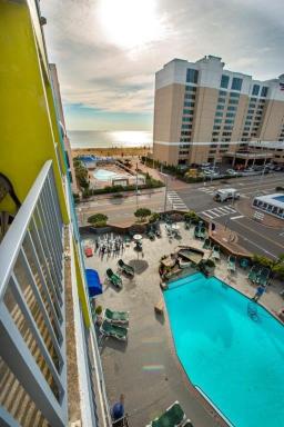 Days Inn by Wyndham Virginia Beach At The Beach - Housity