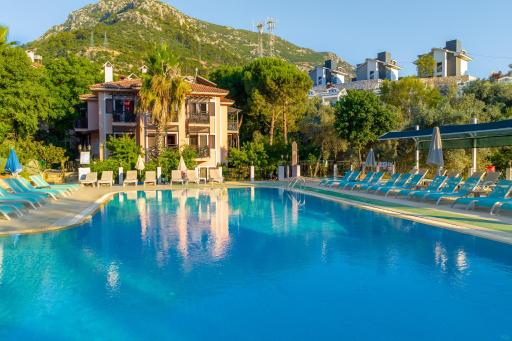 Club Pink Palace Hotel - Housity