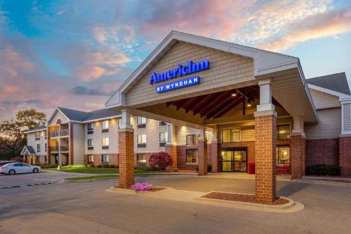 AmericInn by Wyndham Madison South - Housity