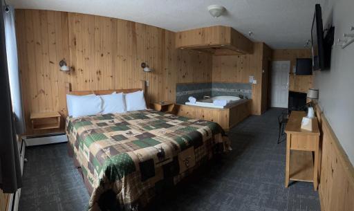 Vacationland Inn & Suites - Housity